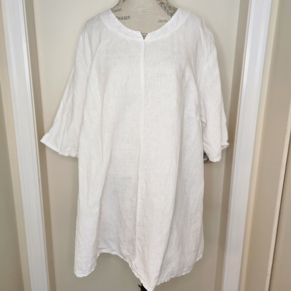 Toni T White Linen Tunic Top